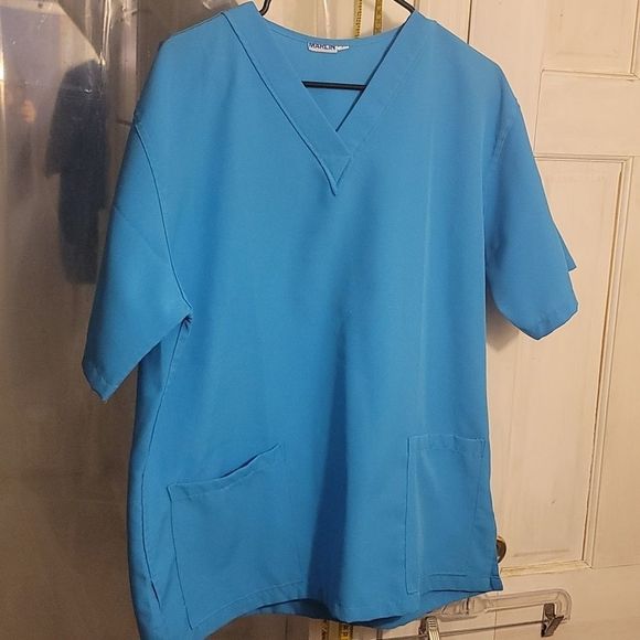 Marlin, Lg, Turquoise, Scrub Top, 2 pocket, Nwot condition Excellent - Picture 1 of 7